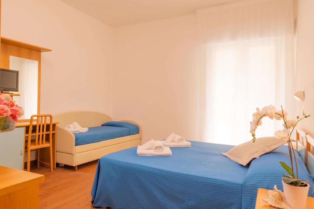 Hotel Merano Misano Adriatico Esterno foto