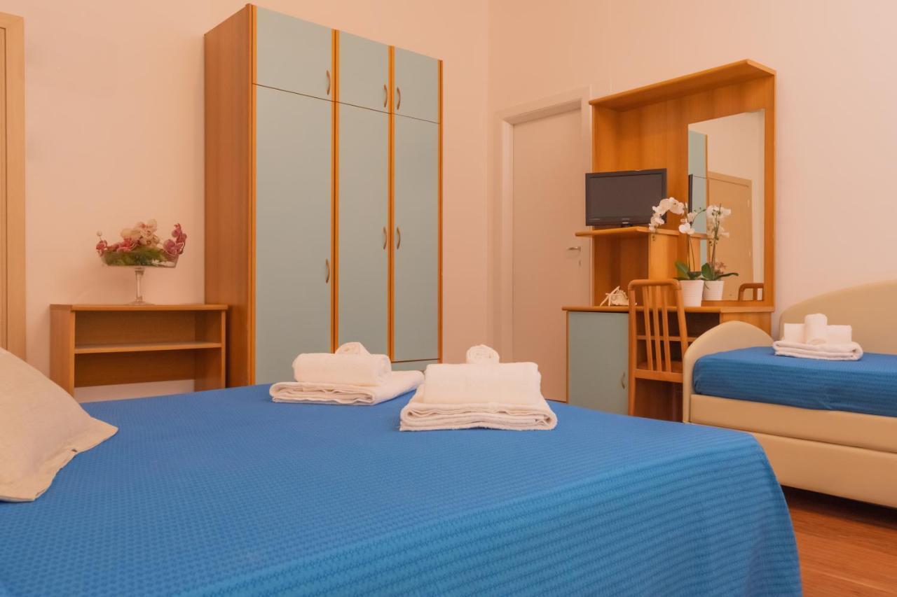Hotel Merano Misano Adriatico Esterno foto