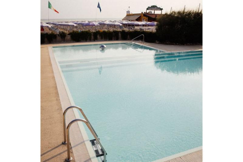 Hotel Merano Misano Adriatico Esterno foto