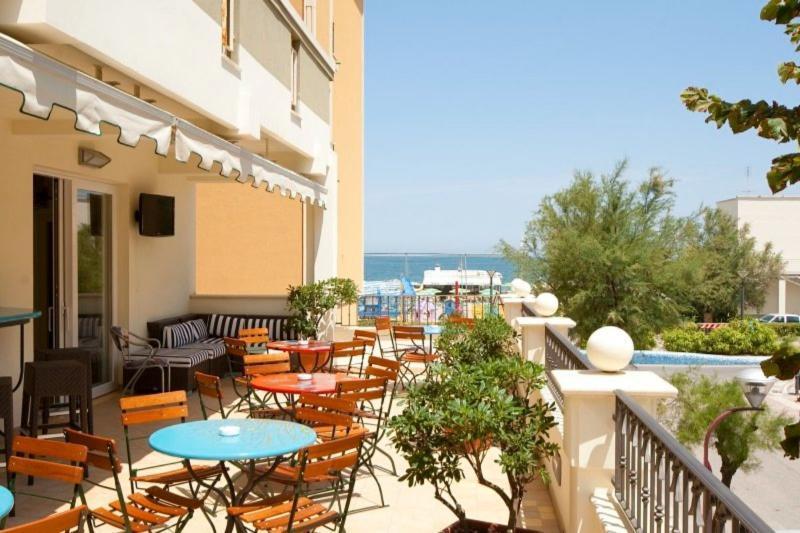 Hotel Merano Misano Adriatico Esterno foto